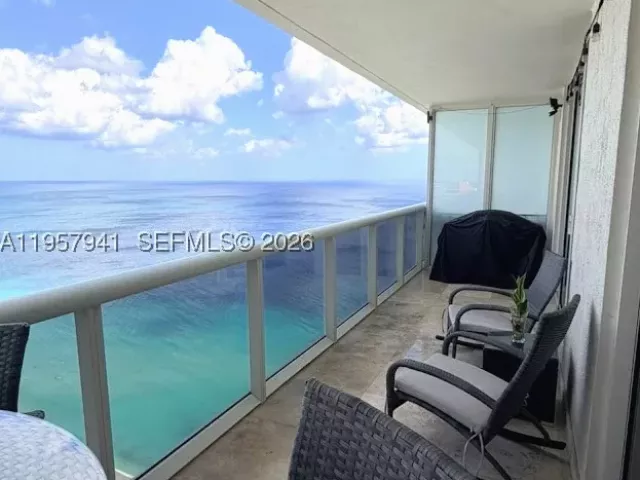 2-bedroom condo for rent in Hallandale Beach - 1830 S Ocean Dr 3810 - MondialRealty