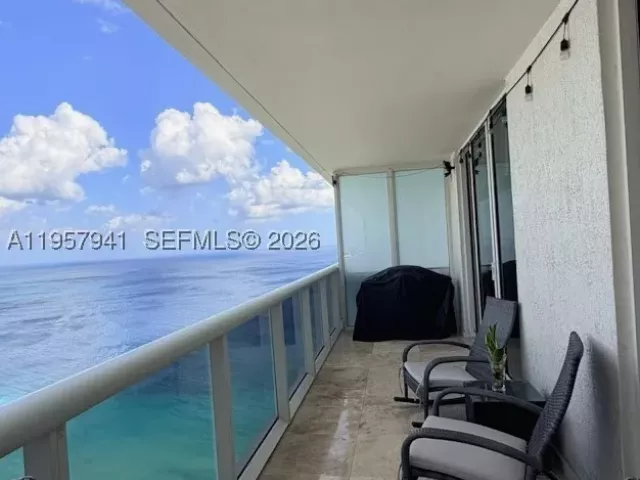 2-bedroom condo for rent in Hallandale Beach - 1830 S Ocean Dr 3810 - MondialRealty