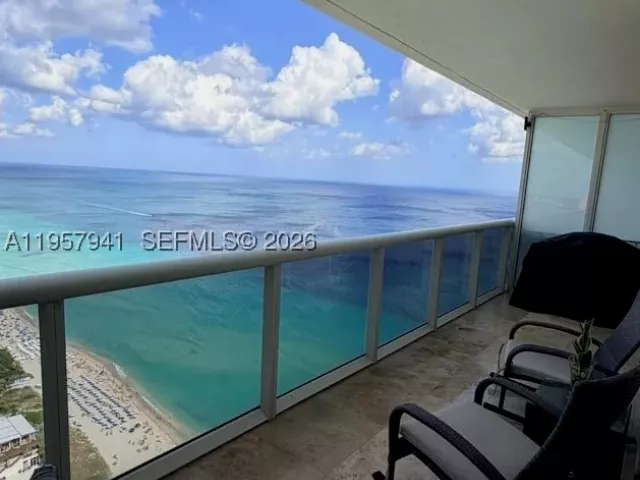 2-bedroom condo for rent in Hallandale Beach - 1830 S Ocean Dr 3810 - MondialRealty