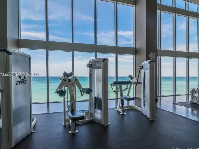 2-bedroom condo for rent in Hallandale Beach - 1830 S Ocean Dr 3810 - MondialRealty