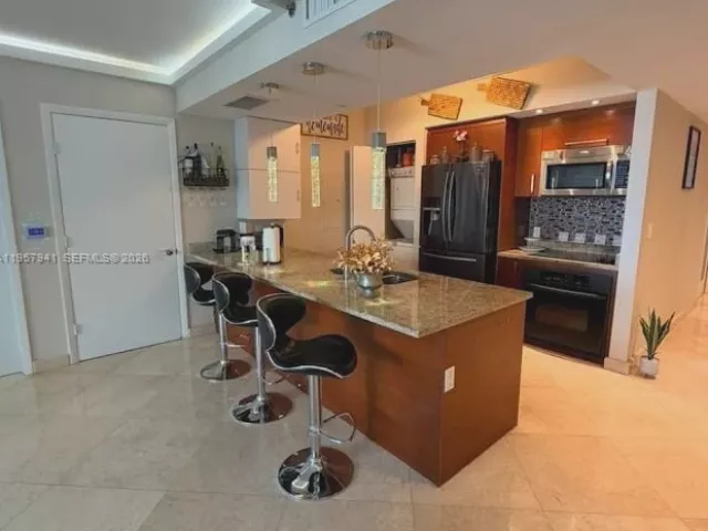 2-bedroom condo for rent in Hallandale Beach - 1830 S Ocean Dr 3810 - MondialRealty