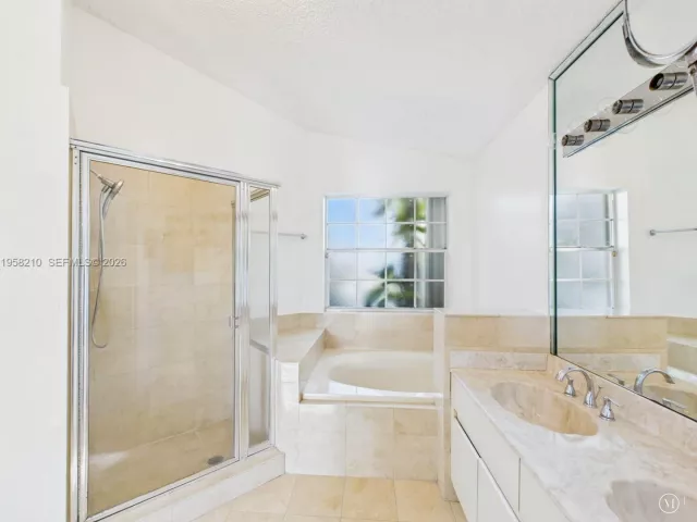 3-bedroom home for sale in Pembroke Pines - 1251 E Wilshire Cir E - MondialRealty