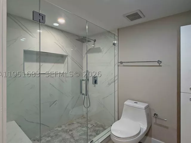 2-bedroom condo for sale in Miami - 520 Brickell Key Dr A1010 - MondialRealty