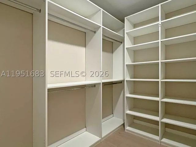 2-bedroom condo for sale in Miami - 520 Brickell Key Dr A1010 - MondialRealty