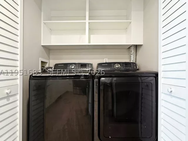 2-bedroom condo for sale in Miami - 520 Brickell Key Dr A1010 - MondialRealty