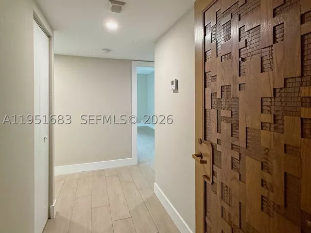 2-bedroom condo for sale in Miami - 520 Brickell Key Dr A1010 - MondialRealty