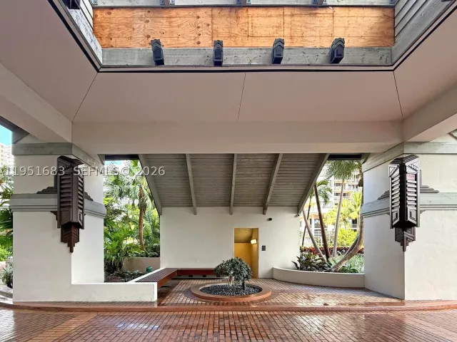 2-bedroom condo for sale in Miami - 520 Brickell Key Dr A1010 - MondialRealty