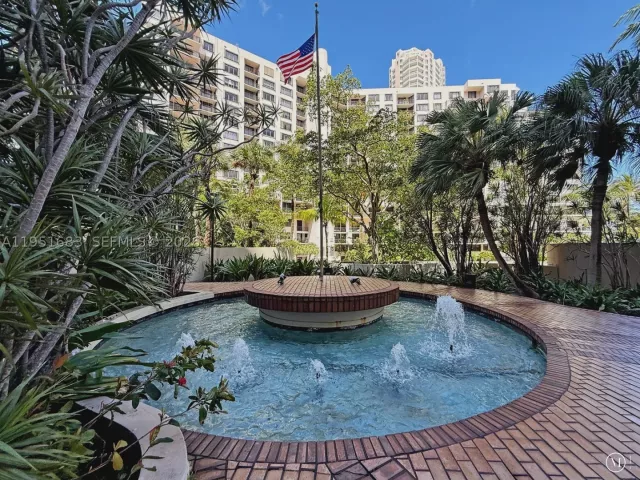 2-bedroom condo for sale in Miami - 520 Brickell Key Dr A1010 - MondialRealty