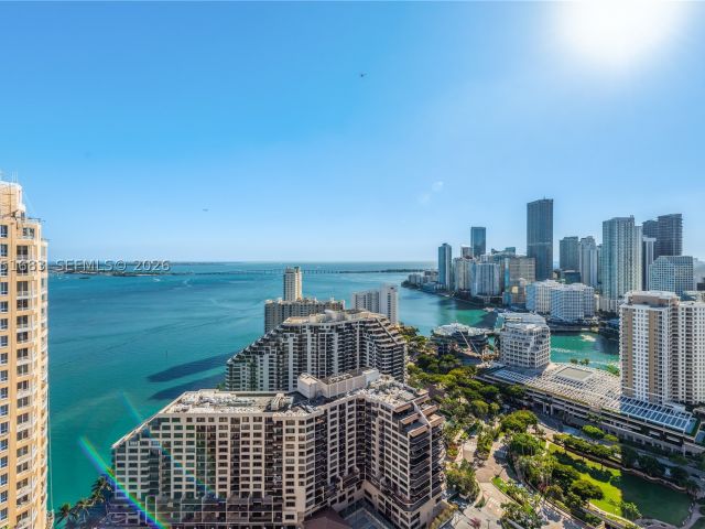 2-bedroom condo for sale in Miami - 520 Brickell Key Dr A1010 - MondialRealty