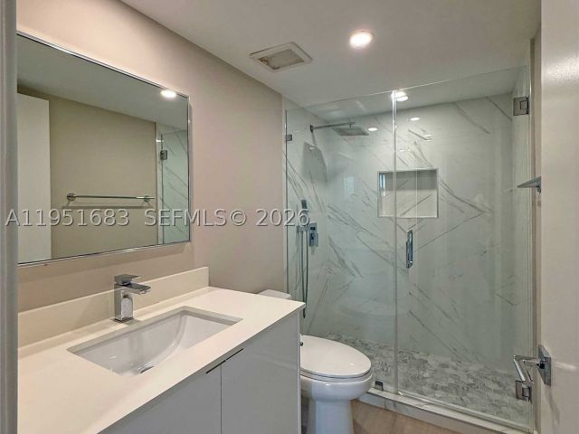 2-bedroom condo for sale in Miami - 520 Brickell Key Dr A1010 - MondialRealty