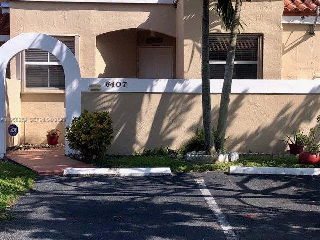 Home for rent at 6407 SW 132nd Ct Cir 0 - photo 7464190