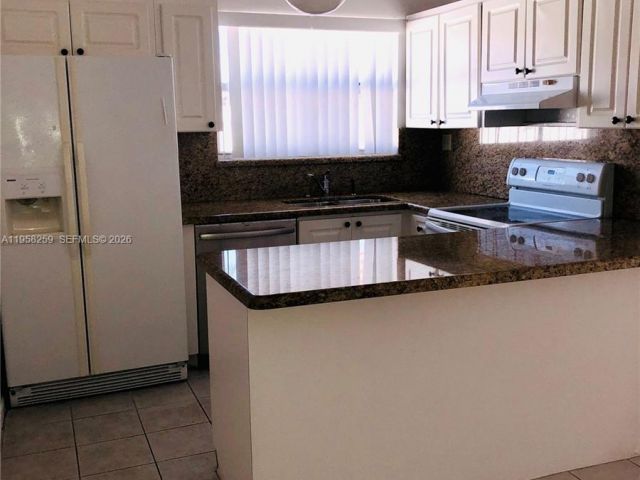 Home for rent at 6407 SW 132nd Ct Cir 0 - photo 7464204