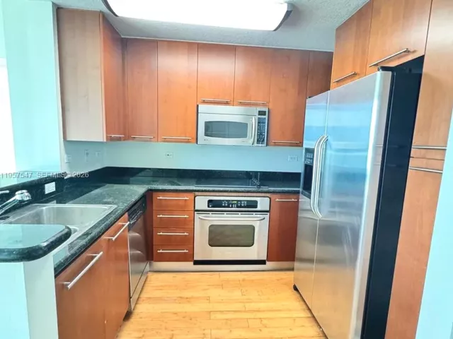 1-bedroom condo for sale in Miami Beach - 6515 Collins Ave 905 - MondialRealty