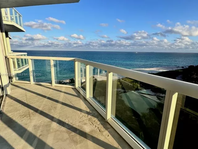 1-bedroom condo for sale in Miami Beach - 6515 Collins Ave 905 - MondialRealty