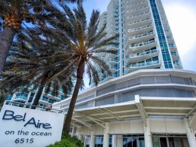 1-bedroom condo for sale in Miami Beach - 6515 Collins Ave 905 - MondialRealty