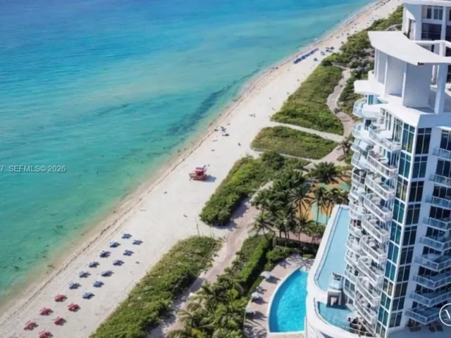 1-bedroom condo for sale in Miami Beach - 6515 Collins Ave 905 - MondialRealty