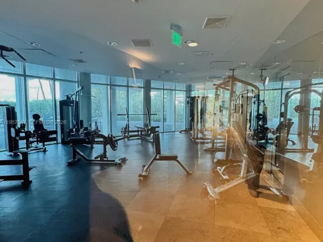 1-bedroom condo for sale in Miami Beach - 6515 Collins Ave 905 - MondialRealty