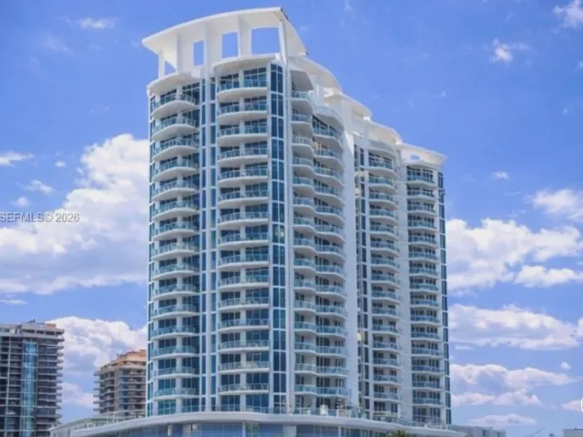 1-bedroom condo for sale in Miami Beach - 6515 Collins Ave 905 - MondialRealty