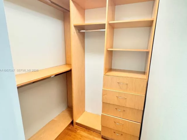 1-bedroom condo for sale in Miami Beach - 6515 Collins Ave 905 - MondialRealty