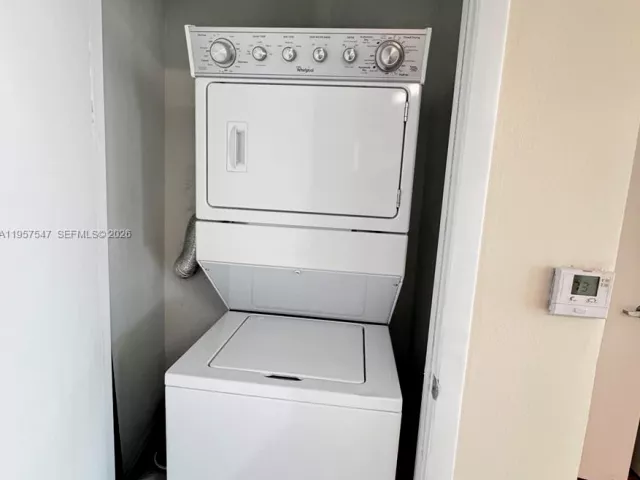 1-bedroom condo for sale in Miami Beach - 6515 Collins Ave 905 - MondialRealty