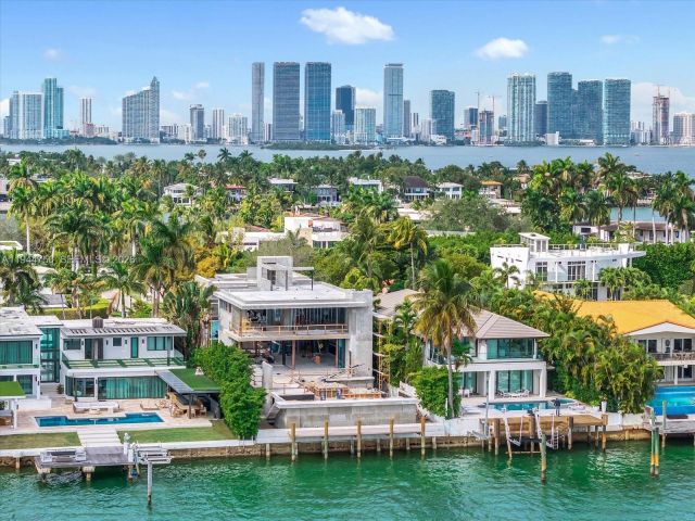 Home for sale at 333 E Rivo Alto Dr - photo 7410110