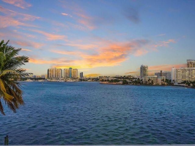 Home for sale at 333 E Rivo Alto Dr - photo 7410120