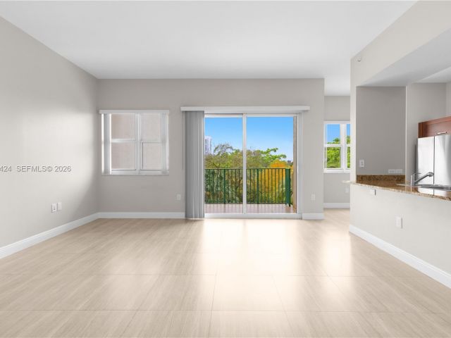 1-bedroom condo for sale in Aventura - 20000 E Country Club Dr 402 - MondialRealty