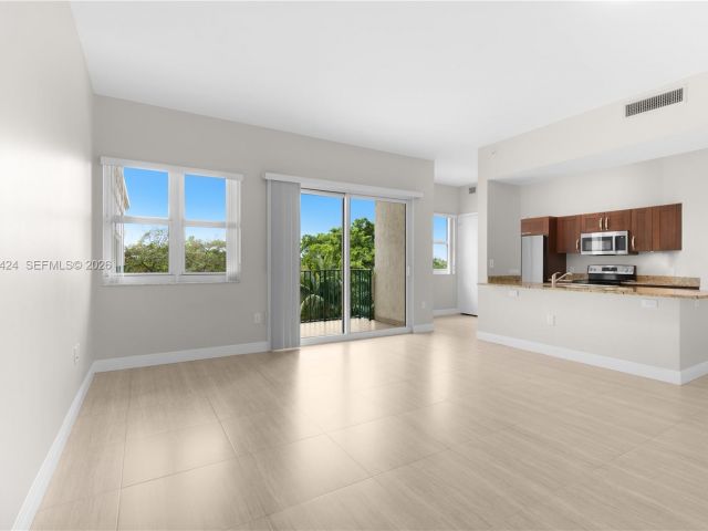 1-bedroom condo for sale in Aventura - 20000 E Country Club Dr 402 - MondialRealty