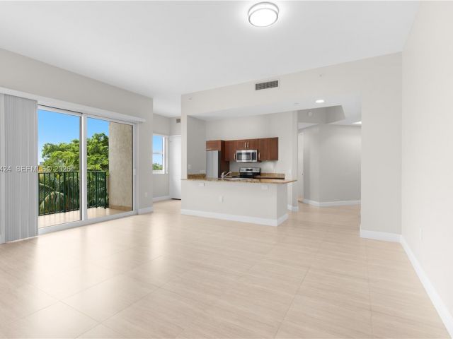 1-bedroom condo for sale in Aventura - 20000 E Country Club Dr 402 - MondialRealty