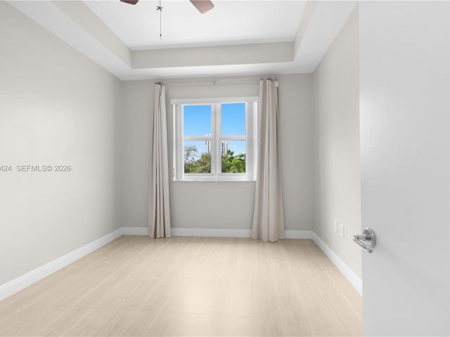 1-bedroom condo for sale in Aventura - 20000 E Country Club Dr 402 - MondialRealty