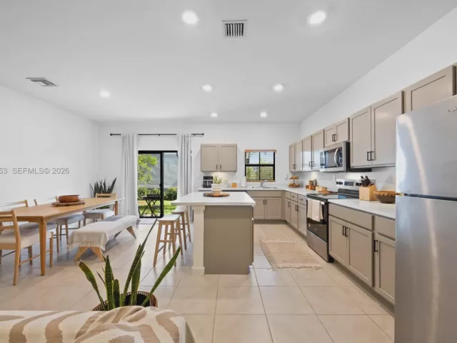 3-bedroom home for sale in Pompano Beach - 369 NW 8th Ct - MondialRealty