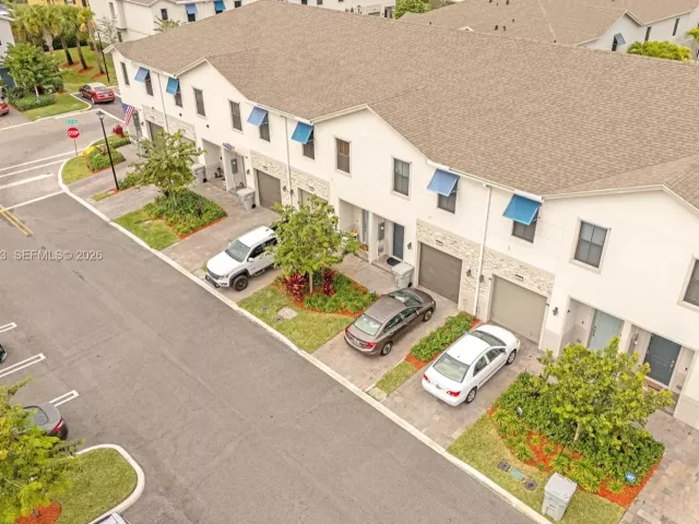 3-bedroom home for sale in Pompano Beach - 369 NW 8th Ct - MondialRealty