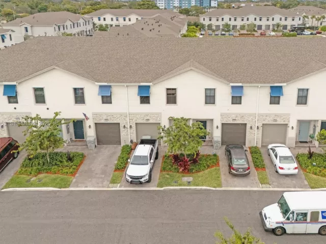 3-bedroom home for sale in Pompano Beach - 369 NW 8th Ct - MondialRealty