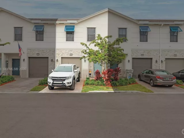 3-bedroom home for sale in Pompano Beach - 369 NW 8th Ct - MondialRealty