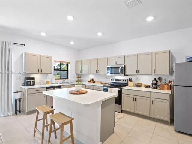 3-bedroom home for sale in Pompano Beach - 369 NW 8th Ct - MondialRealty