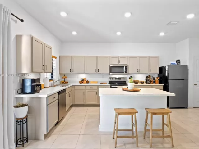 3-bedroom home for sale in Pompano Beach - 369 NW 8th Ct - MondialRealty