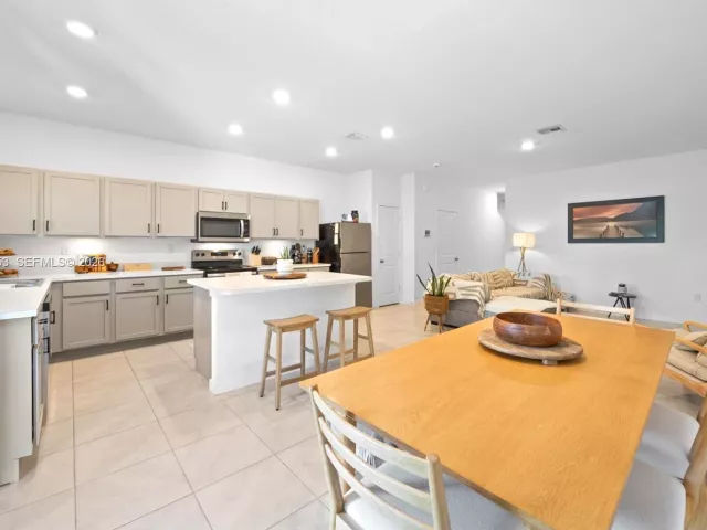 3-bedroom home for sale in Pompano Beach - 369 NW 8th Ct - MondialRealty