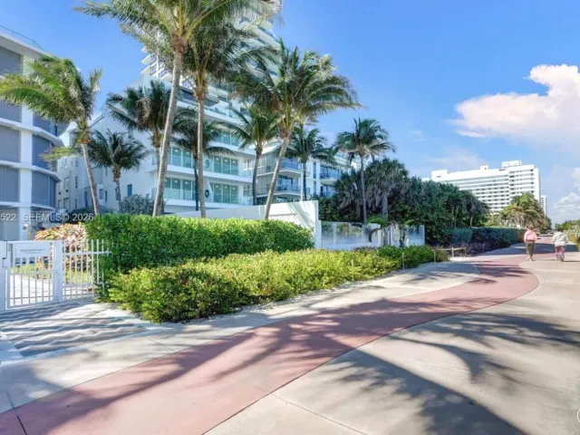 1-bedroom condo for rent in Miami Beach - 6515 Collins Ave 901 - MondialRealty