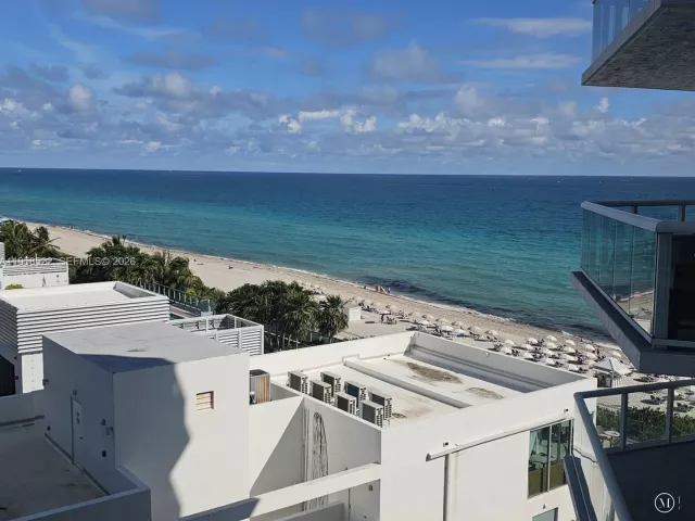1-bedroom condo for rent in Miami Beach - 6515 Collins Ave 901 - MondialRealty