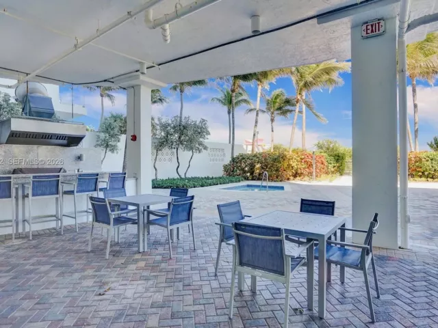 1-bedroom condo for rent in Miami Beach - 6515 Collins Ave 901 - MondialRealty