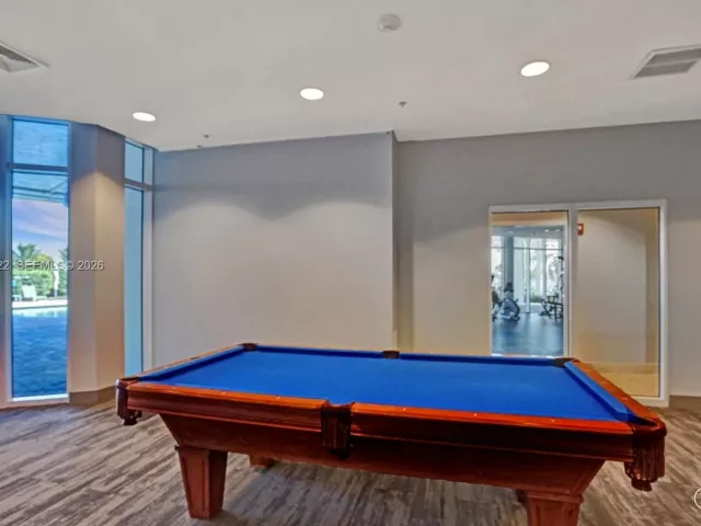 1-bedroom condo for rent in Miami Beach - 6515 Collins Ave 901 - MondialRealty