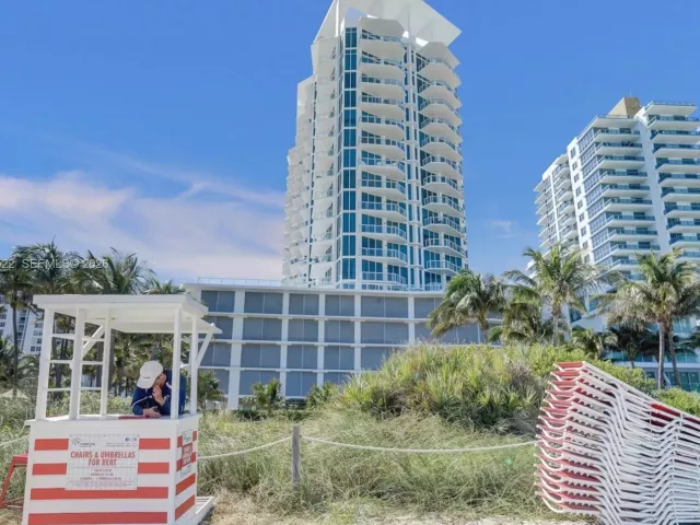 1-bedroom condo for rent in Miami Beach - 6515 Collins Ave 901 - MondialRealty