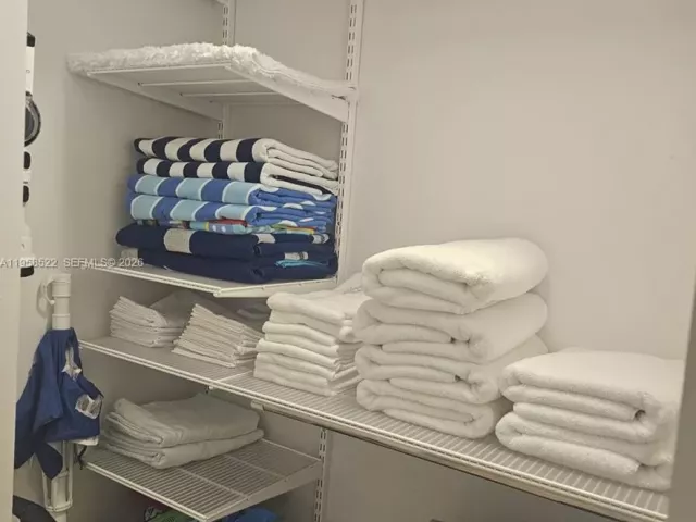 1-bedroom condo for rent in Miami Beach - 6515 Collins Ave 901 - MondialRealty