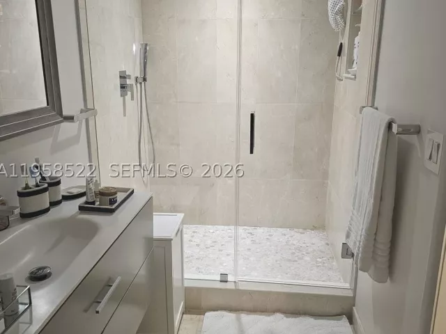 1-bedroom condo for rent in Miami Beach - 6515 Collins Ave 901 - MondialRealty