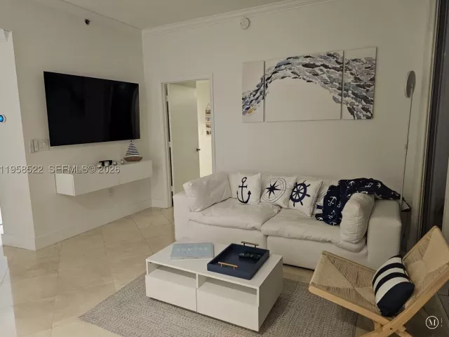 1-bedroom condo for rent in Miami Beach - 6515 Collins Ave 901 - MondialRealty