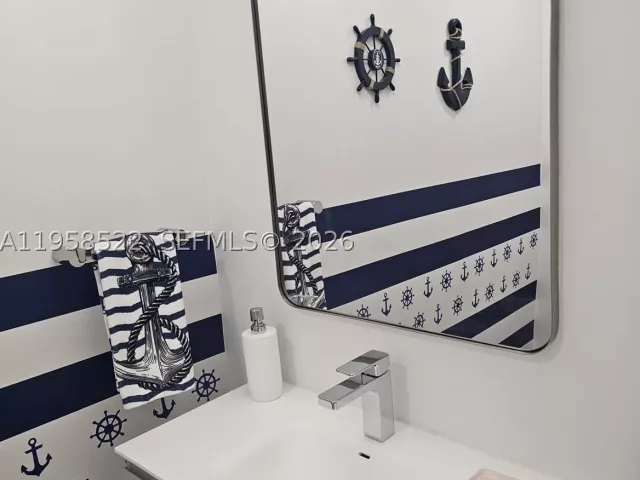 1-bedroom condo for rent in Miami Beach - 6515 Collins Ave 901 - MondialRealty