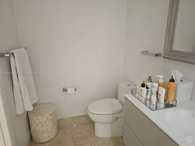 1-bedroom condo for rent in Miami Beach - 6515 Collins Ave 901 - MondialRealty