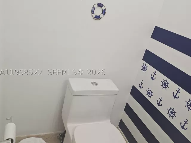 1-bedroom condo for rent in Miami Beach - 6515 Collins Ave 901 - MondialRealty