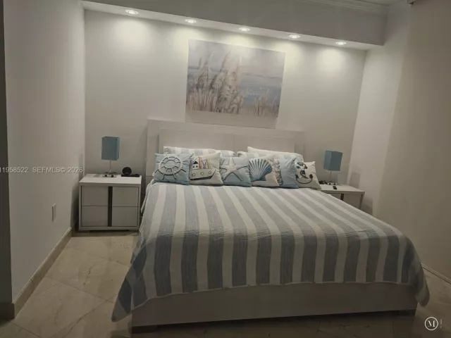 1-bedroom condo for rent in Miami Beach - 6515 Collins Ave 901 - MondialRealty