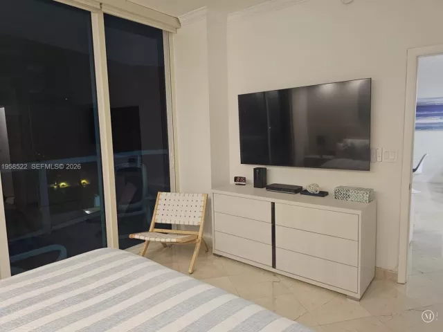 1-bedroom condo for rent in Miami Beach - 6515 Collins Ave 901 - MondialRealty